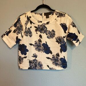 Gracia Womens Size S Blue White Floral Cropped Boxy Short Sleeve Zipper Blouse